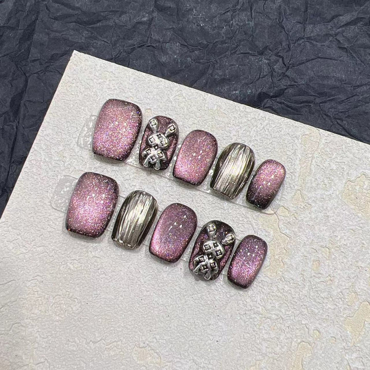 Glamorous Press-On Nail Art Set with Elegant Metallic Accents Stornfield