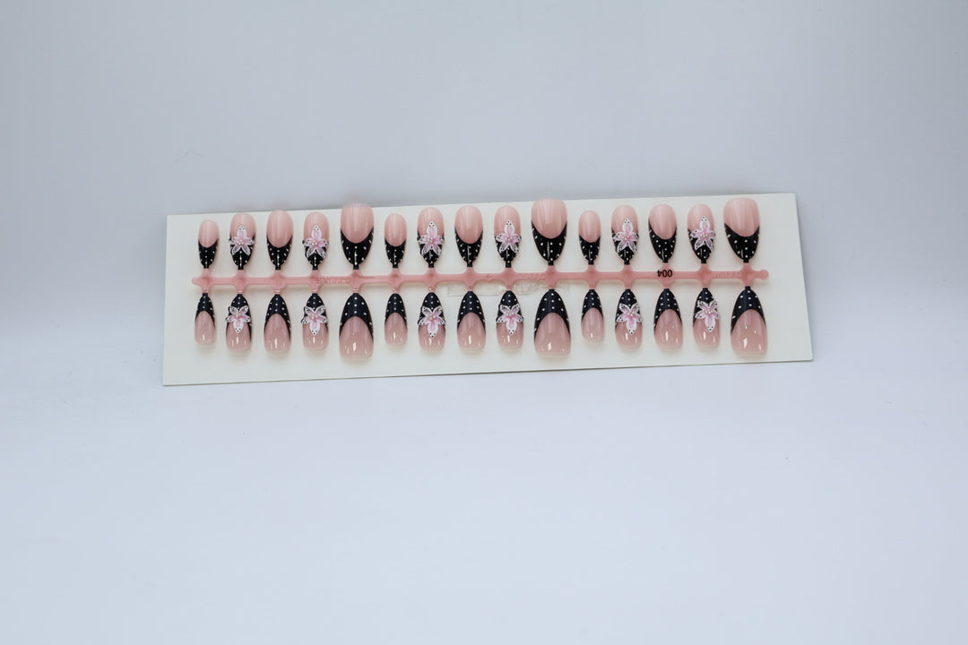 Artistic Press-On Nail Set with Floral Design Stornfield