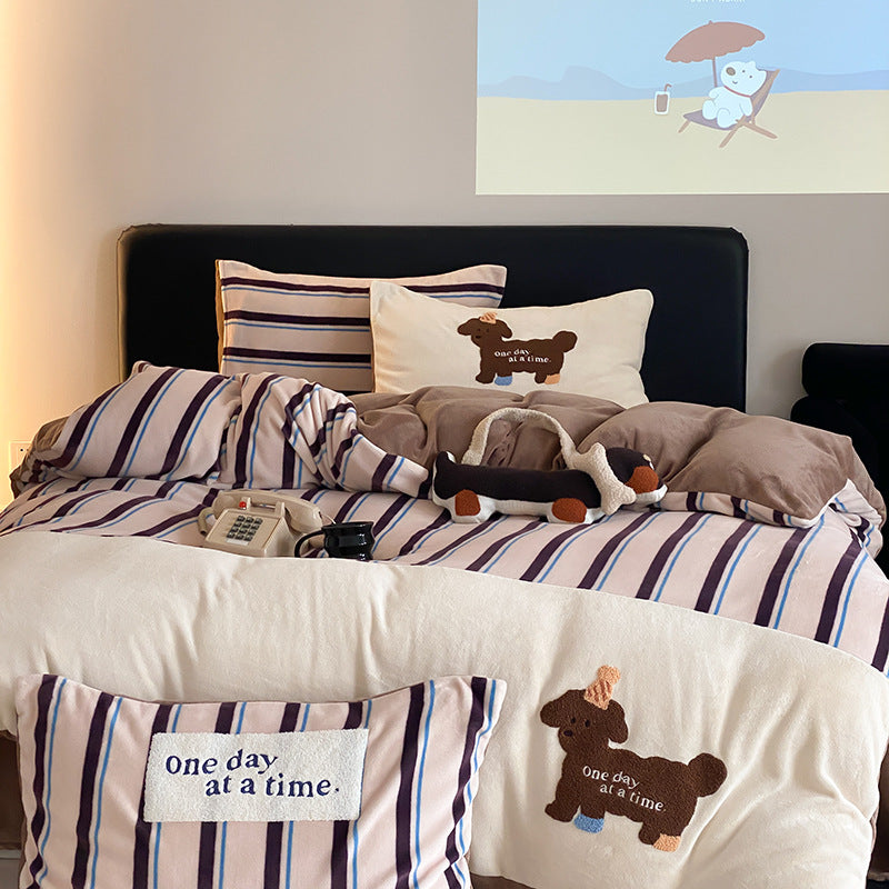 Cotton bedding set with striped look, embroidery motif and plush application