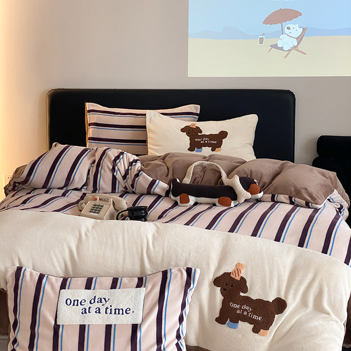 Cotton bedding set with striped look, embroidery motif and plush application