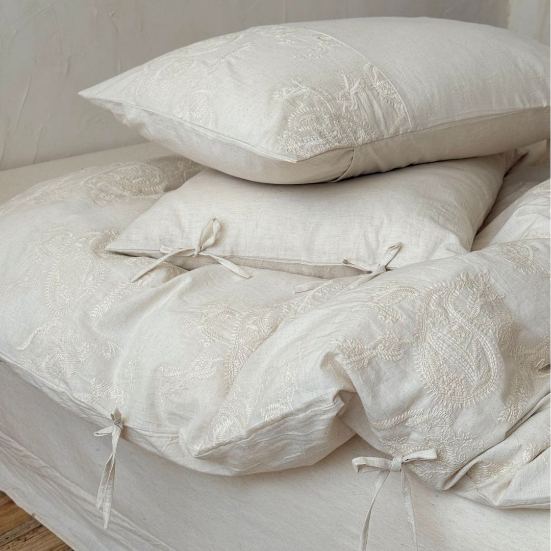 Luxurious cotton bedding set with embroidered paisley design and ties