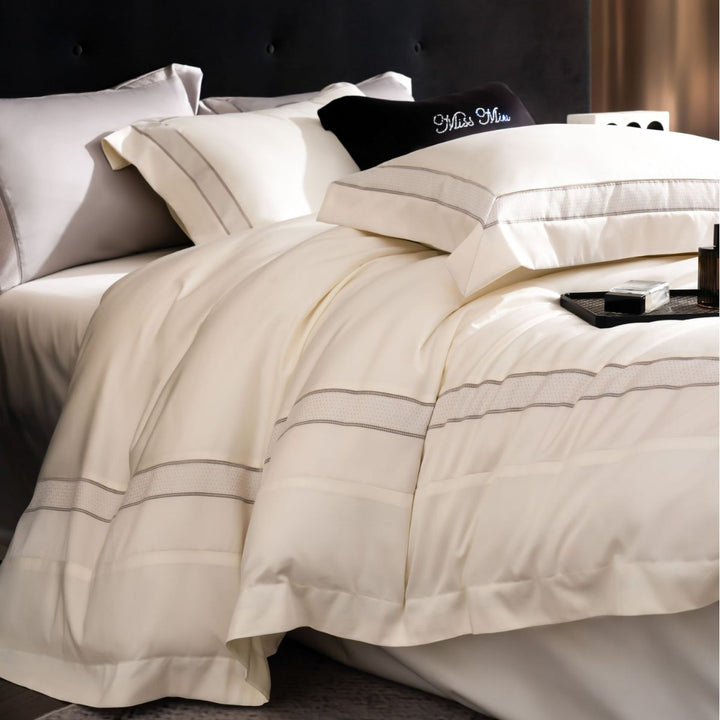 Luxurious cotton bedding set with quilted blanket and fine pillowcases