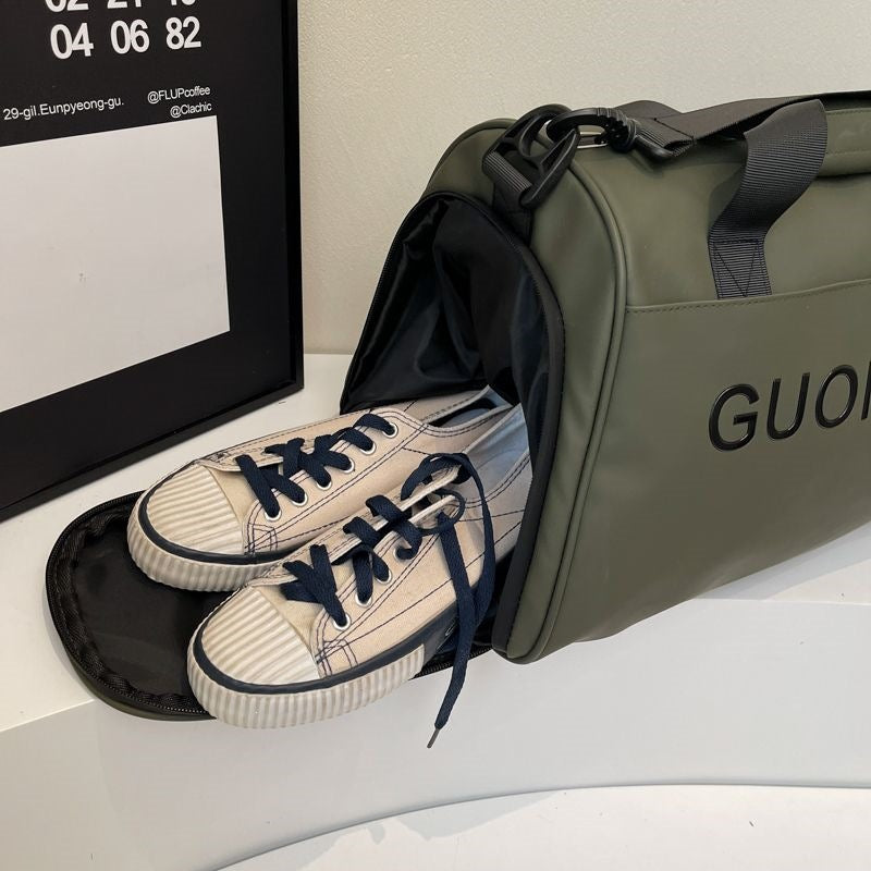 Sporty travel bag with many organizational pockets Stornfield