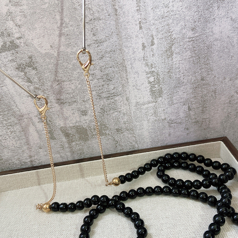 Fashionable jewelry band made of onyx beads Stornfield