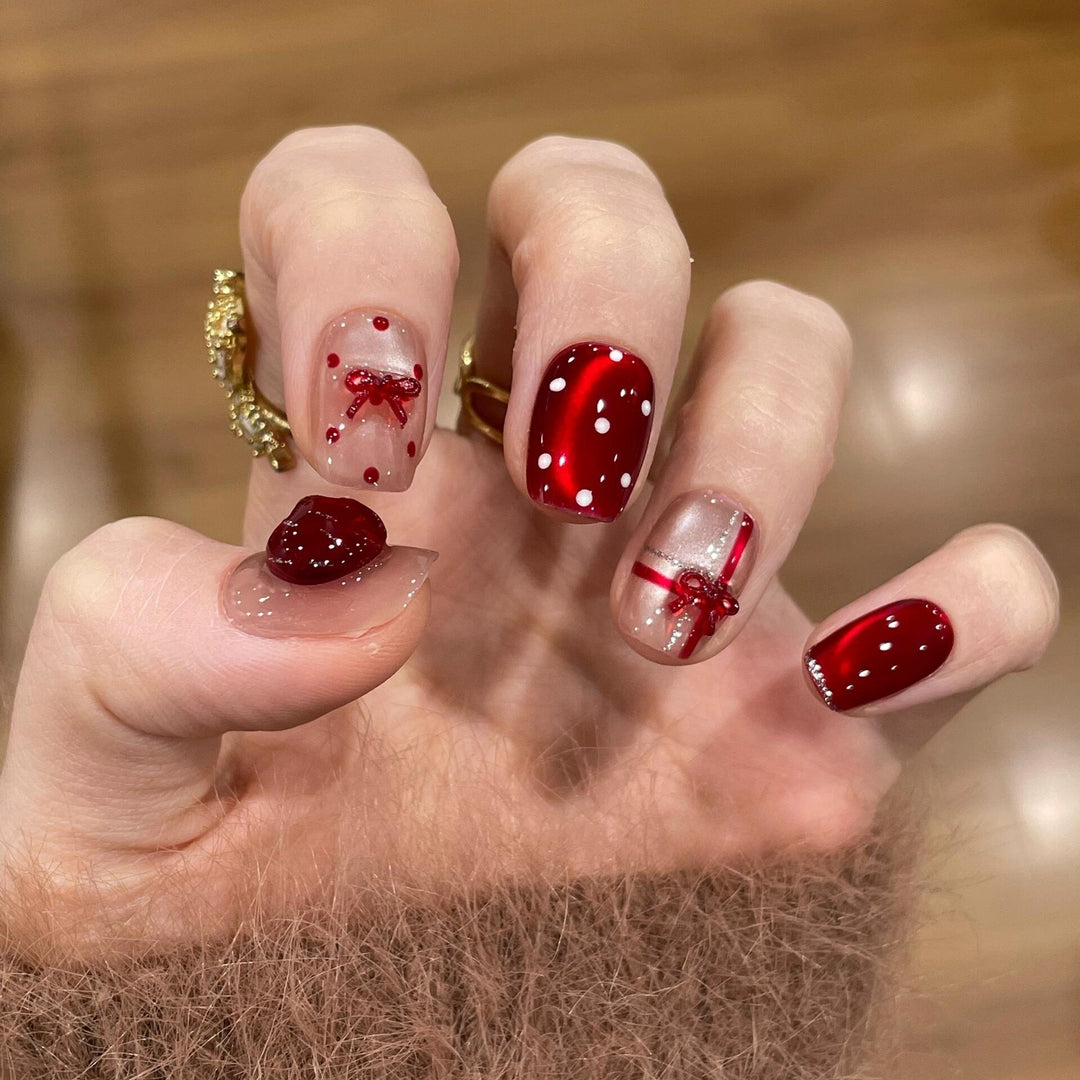 Artificial nails with festive gift design Stornfield