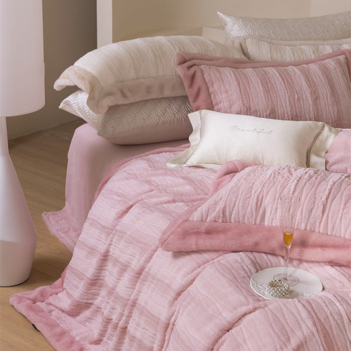 Cozy quilted reversible duvet cover with faux fur trim