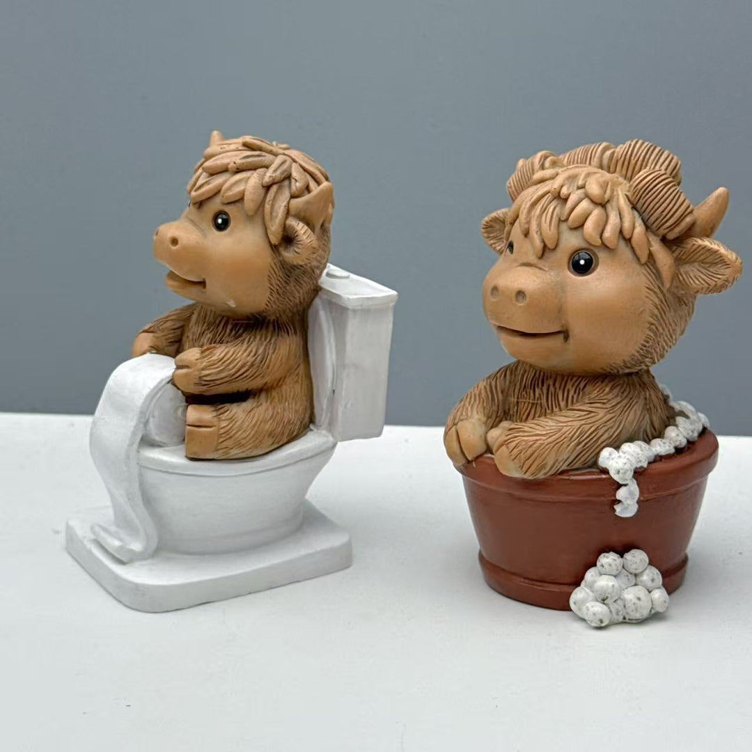 Funny decorative figure of a Highland cow on toilet Stornfield