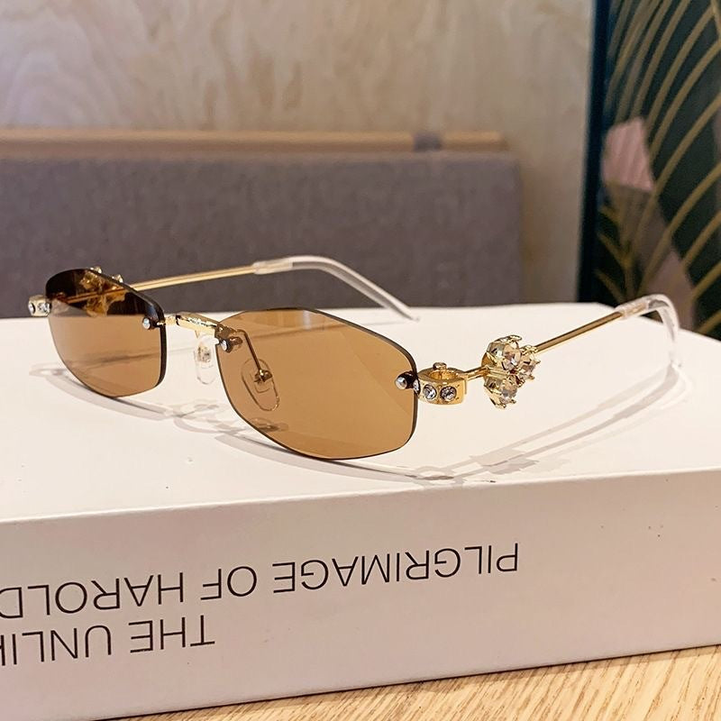 Fashionable sunglasses with luxurious golden accents Stornfield