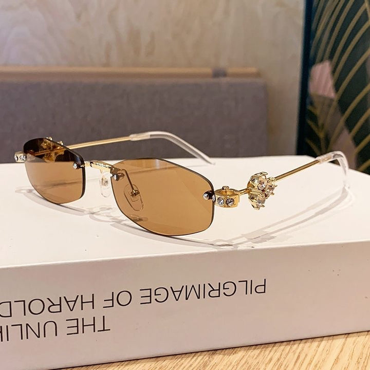 Fashionable sunglasses with luxurious golden accents Stornfield