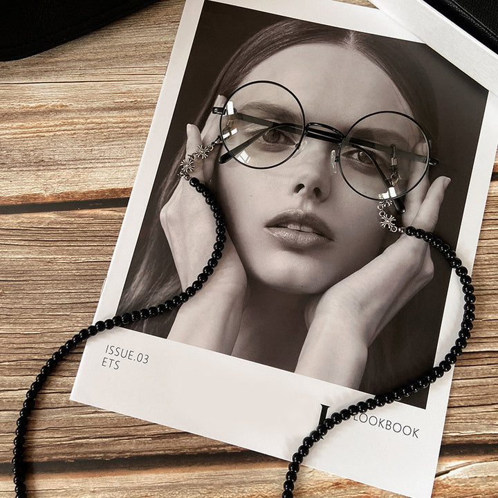 Fashionable glasses holder chain with beads Stornfield