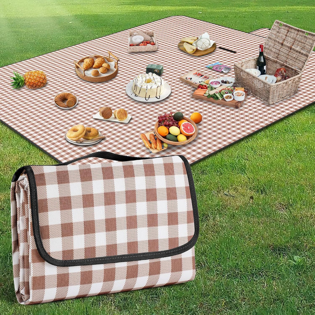 Women Folding Picnic Blanket with Carrying Bag Stornfield