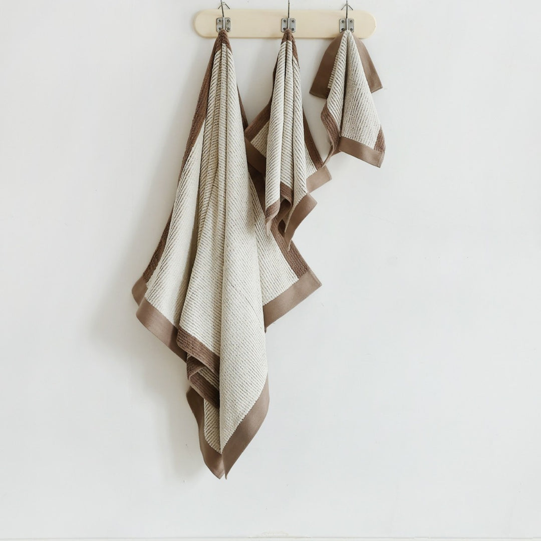 Jacquard guest towel made of cotton terry with playful bird and heart pattern