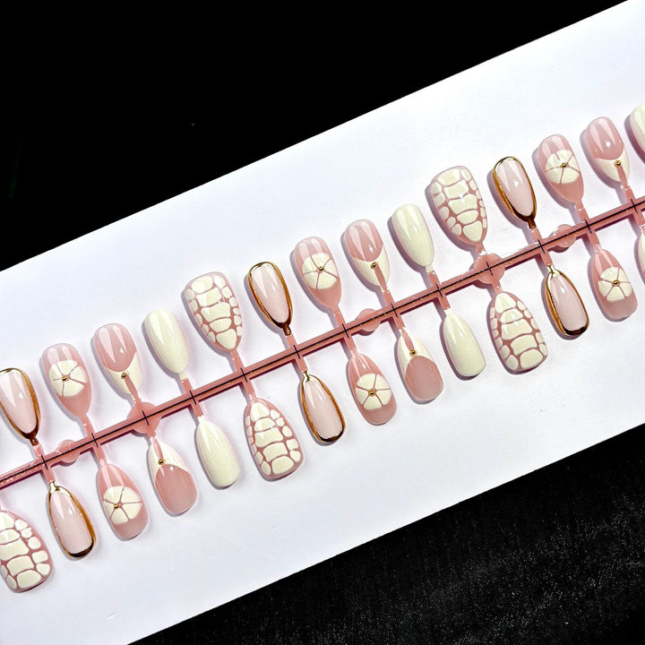 Elegant Polka Dot and Lace Press-On Nail Set