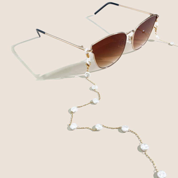 Elegant Pearl-Linked Eyewear Chain Stornfield