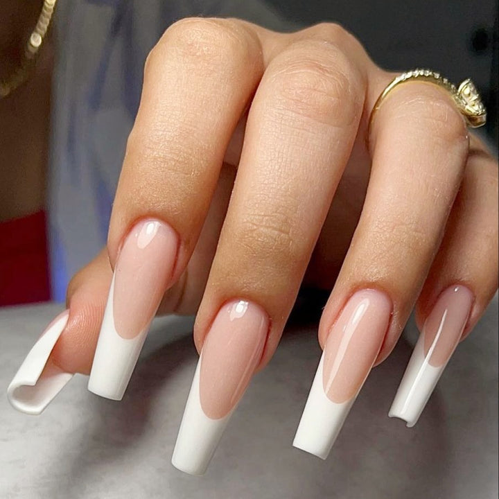Acrylic nail set in stylish French Design Stornfield
