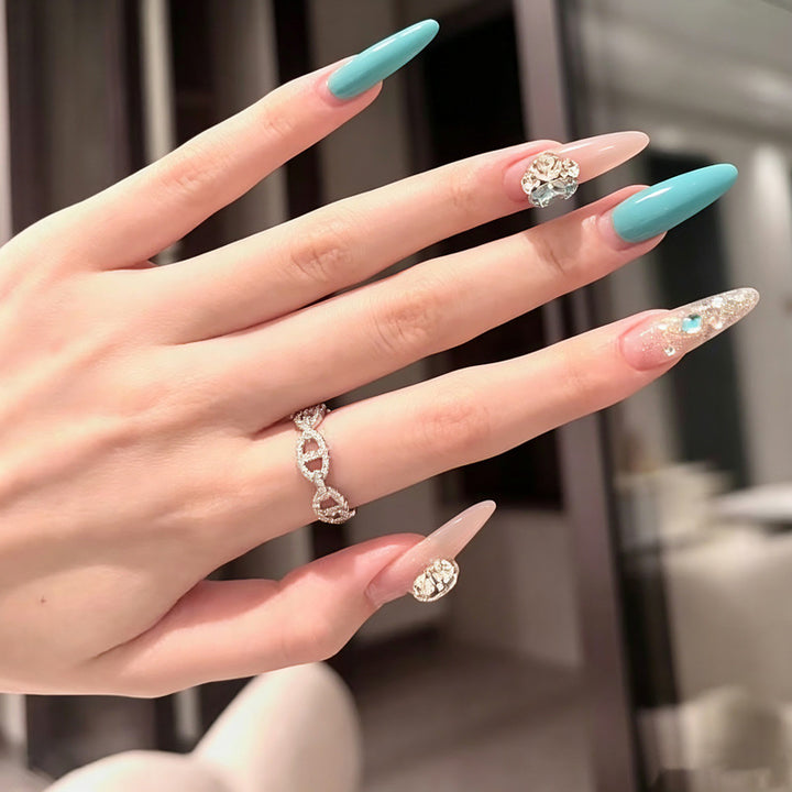 Artificial nail set with sparkling glitter accents Stornfield