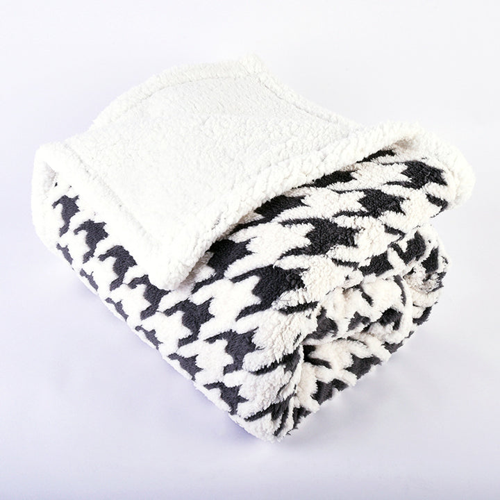 Ladies cuddle blanket with unique houndstooth pattern Stornfield