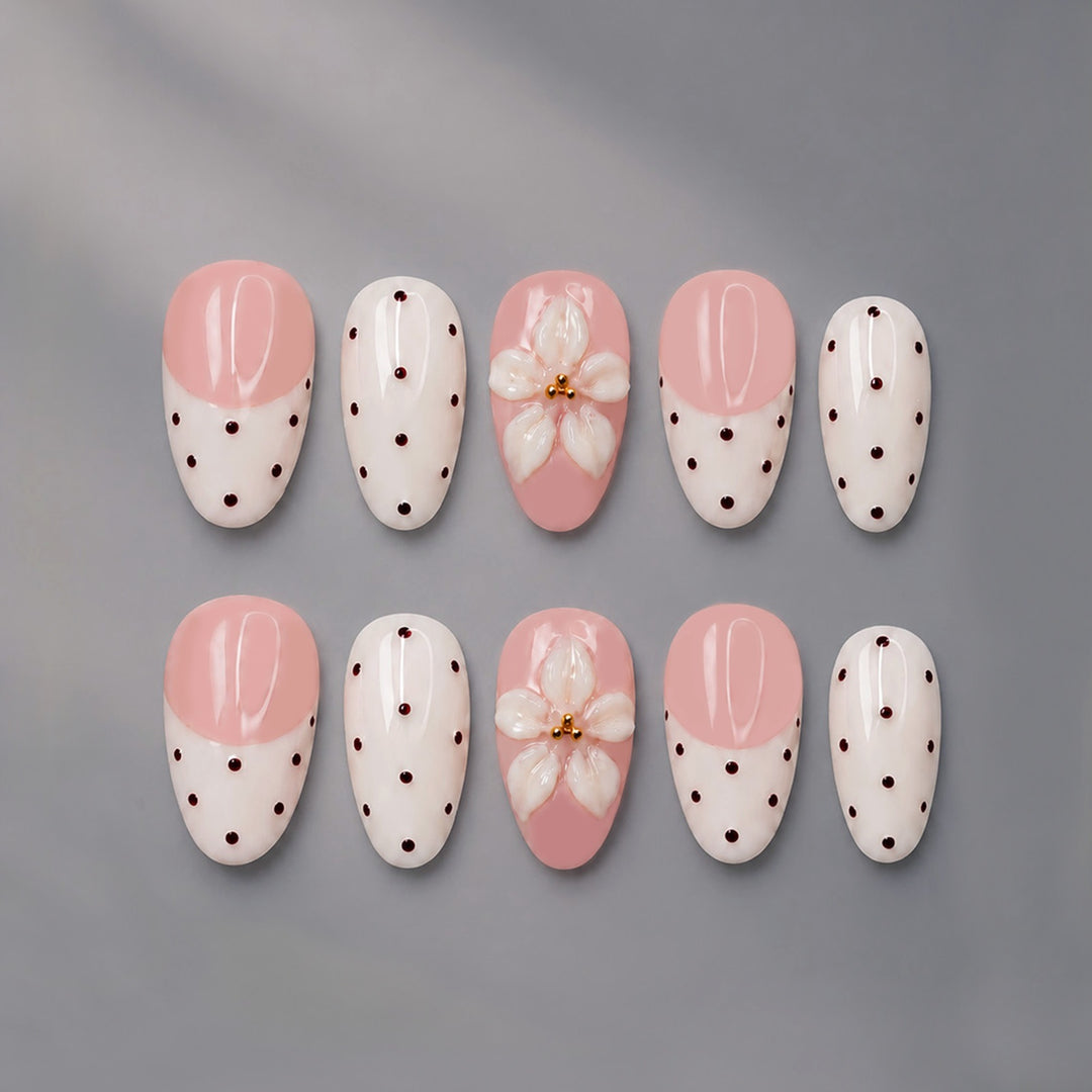 Artificial nail set with elegant flowers and dots Stornfield