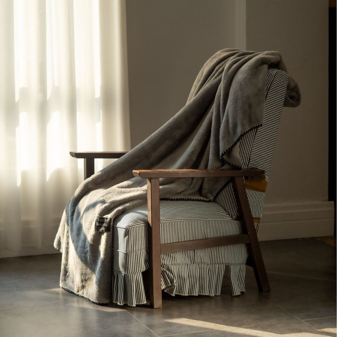 Plush Microfleece Throw Blanket with Reinforced Whipstitch Edge