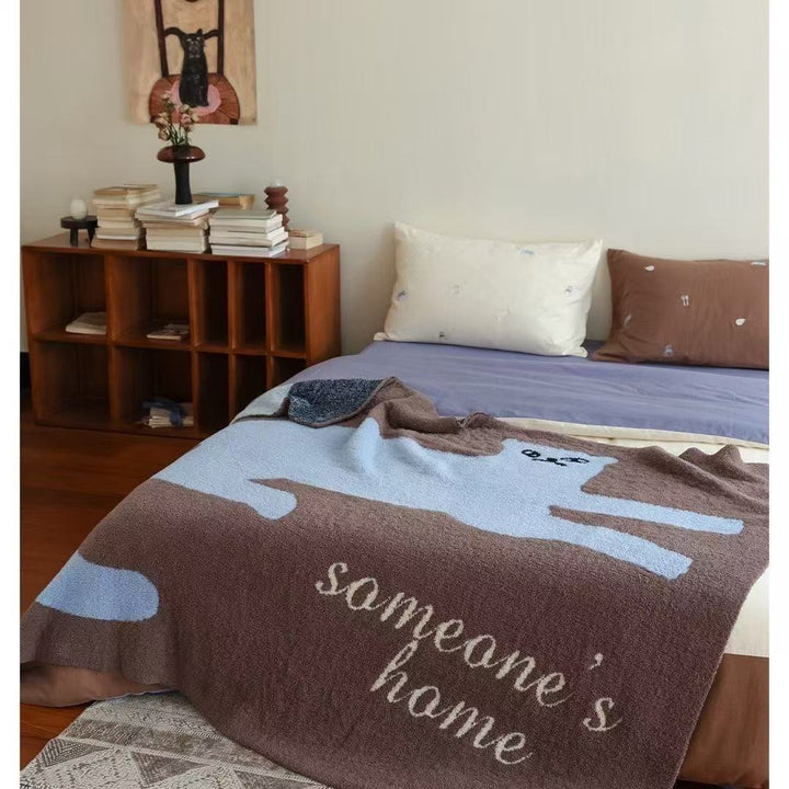 Cozy Cat-Themed Throw Blanket