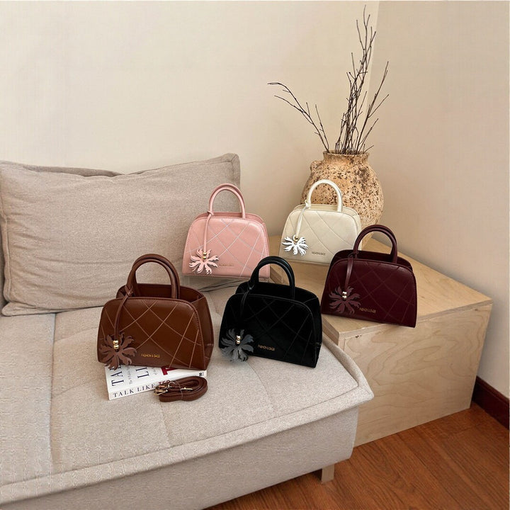 Elegant Quilted Crossbody Handbag