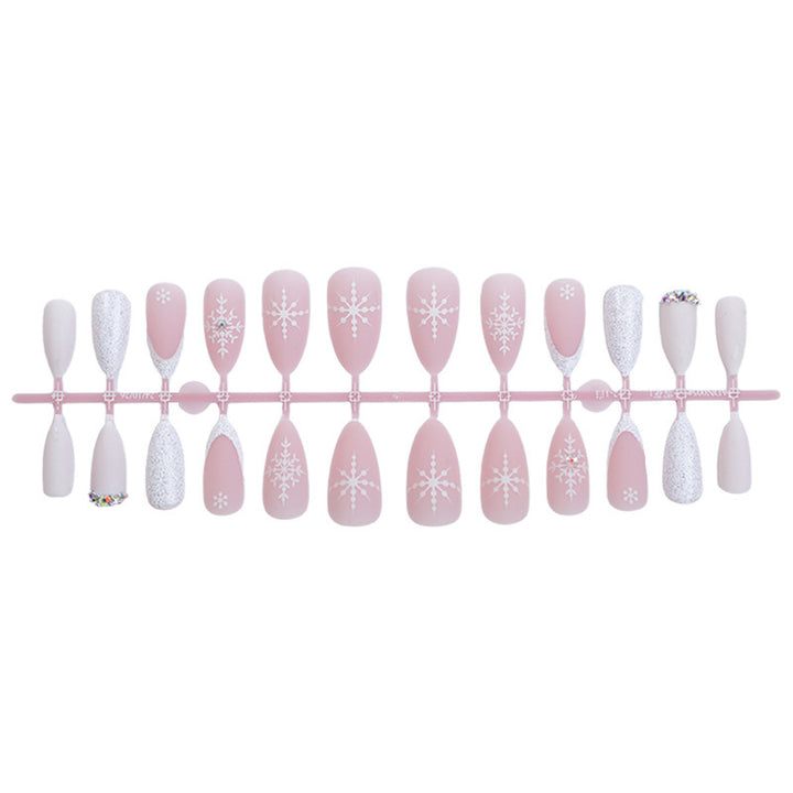 Nail set with wintry snowflake design Stornfield
