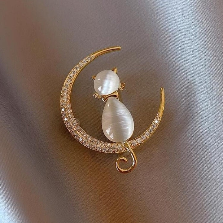 Elegant Cat Brooch Stornfield