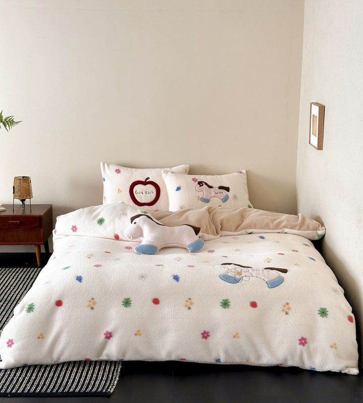 Microfiber fleece bedding set with appliqués and quilted back Stornfield