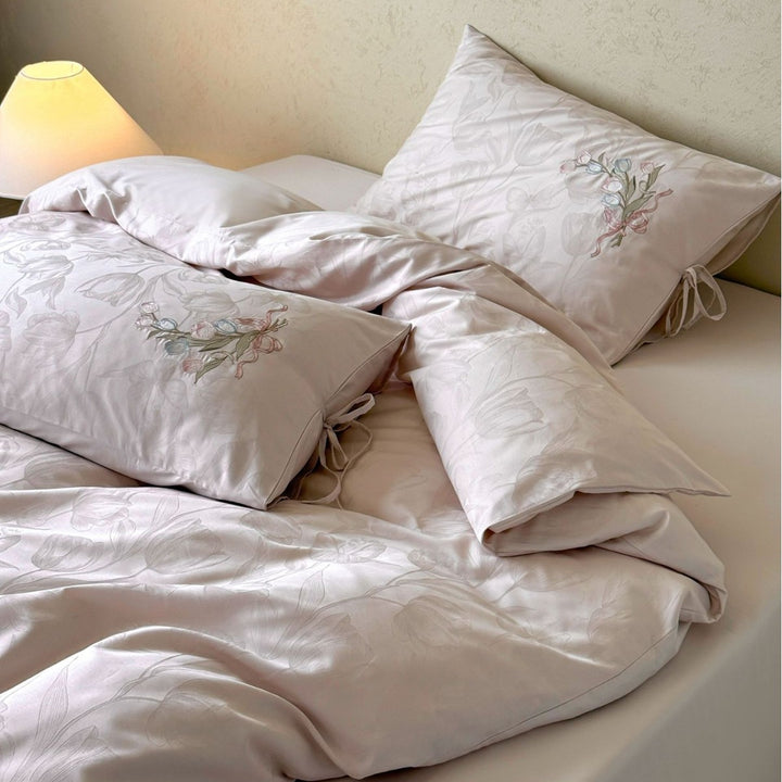 Luxurious satin bedding set with floral jacquard texture and fine floral embroidery