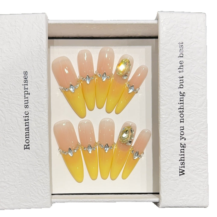 Artificial nails with luxurious glitter and gradient color Stornfield