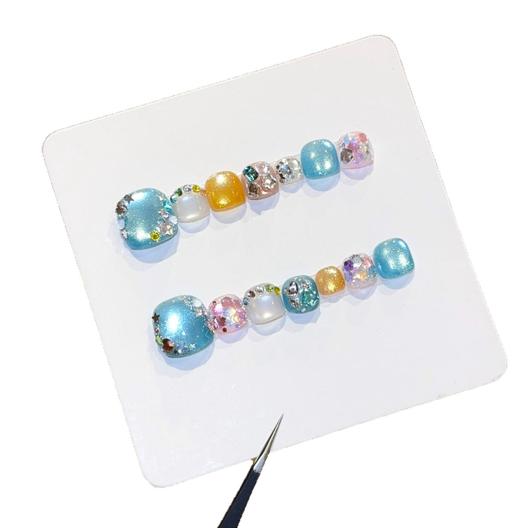Artificial nails with sparkling accents and glittering design Stornfield