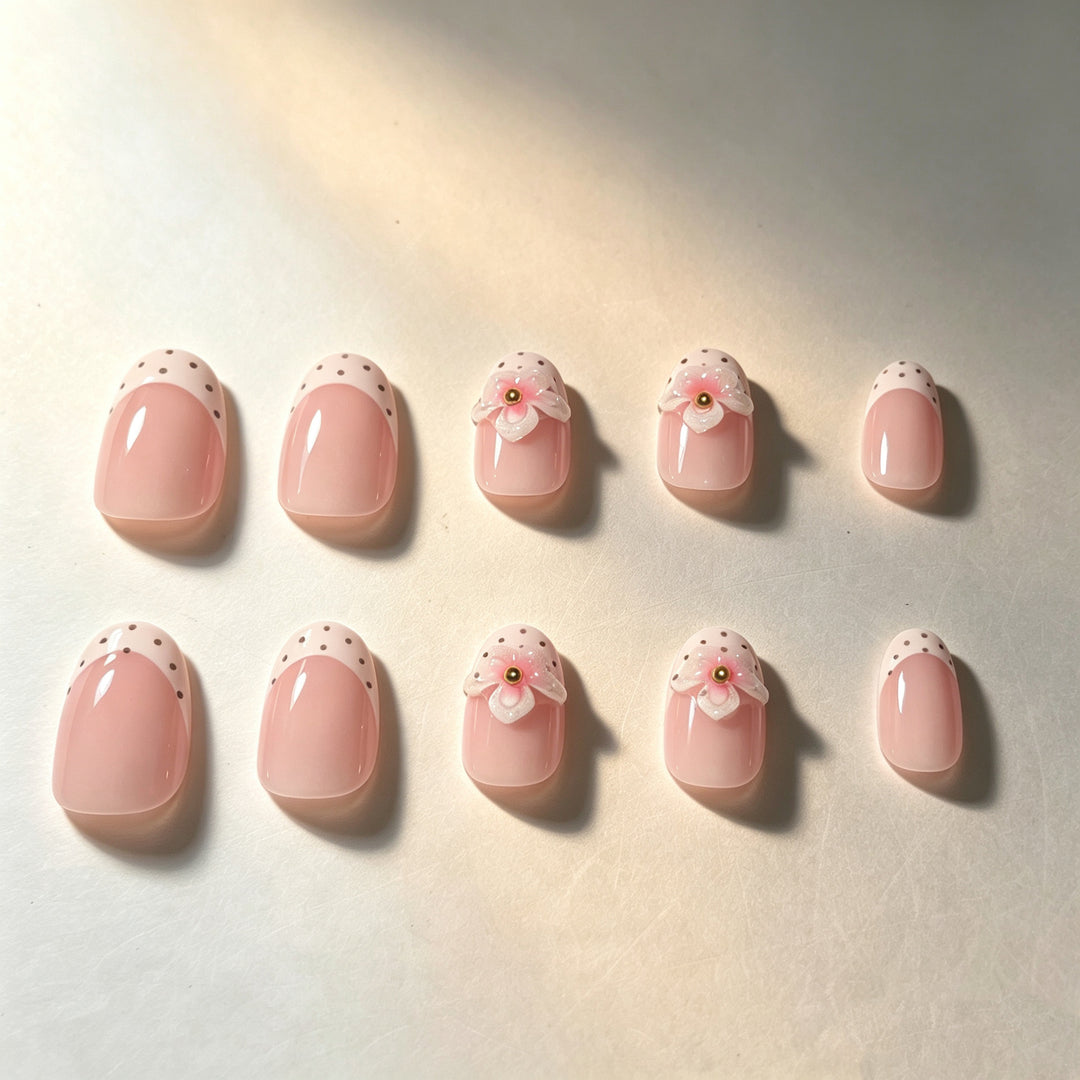 Floral Detailing Press-On Nail Art Stornfield