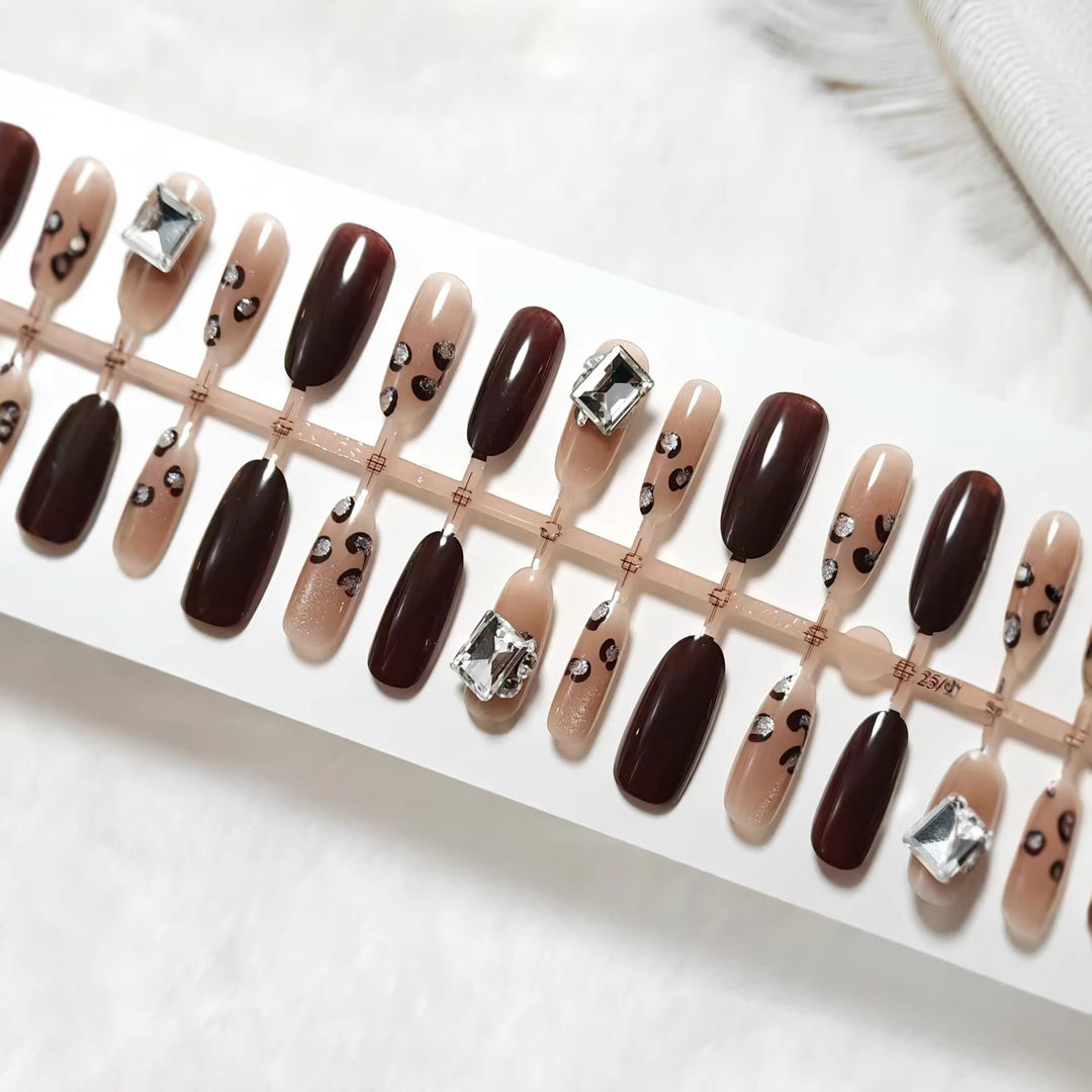 Artificial nails with elegant glamour accents Stornfield