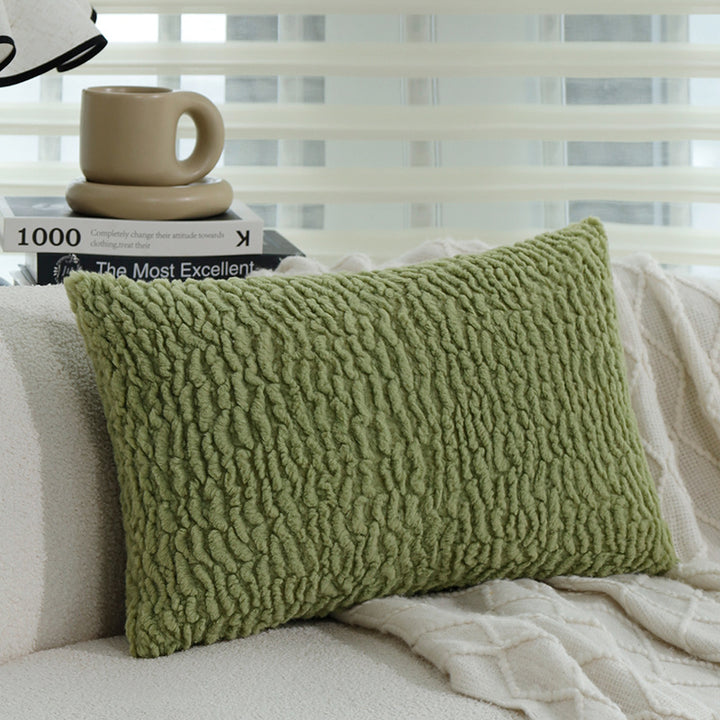 Decorative pillow with zigzag pattern