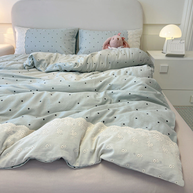 Elegant Bow Patterned Quilt Set