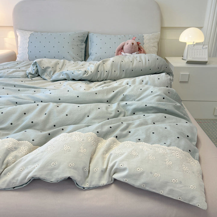 Elegant Bow Patterned Quilt Set