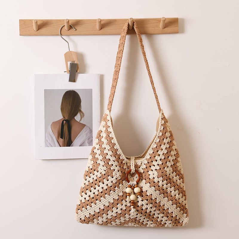 Handmade macrame shoulder bag with playful pendant Stornfield