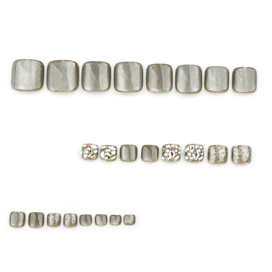 Artful toenail design with glitter and rhinestone decorations Stornfield