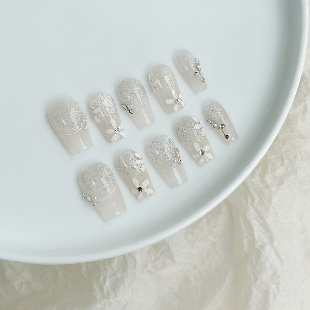 Decorative Press-On Nail Art Set with Floral Accents  1791773215