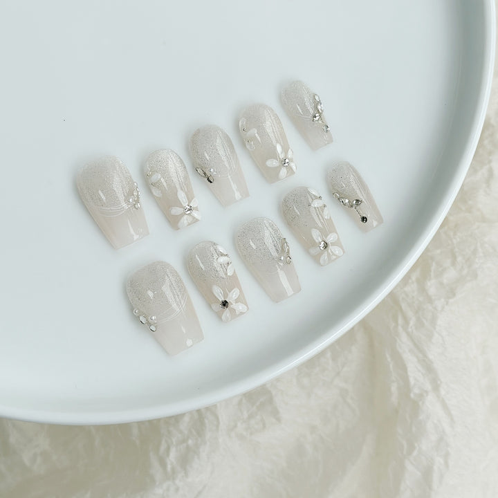 Decorative Press-On Nail Art Set with Floral Accents  1791773215
