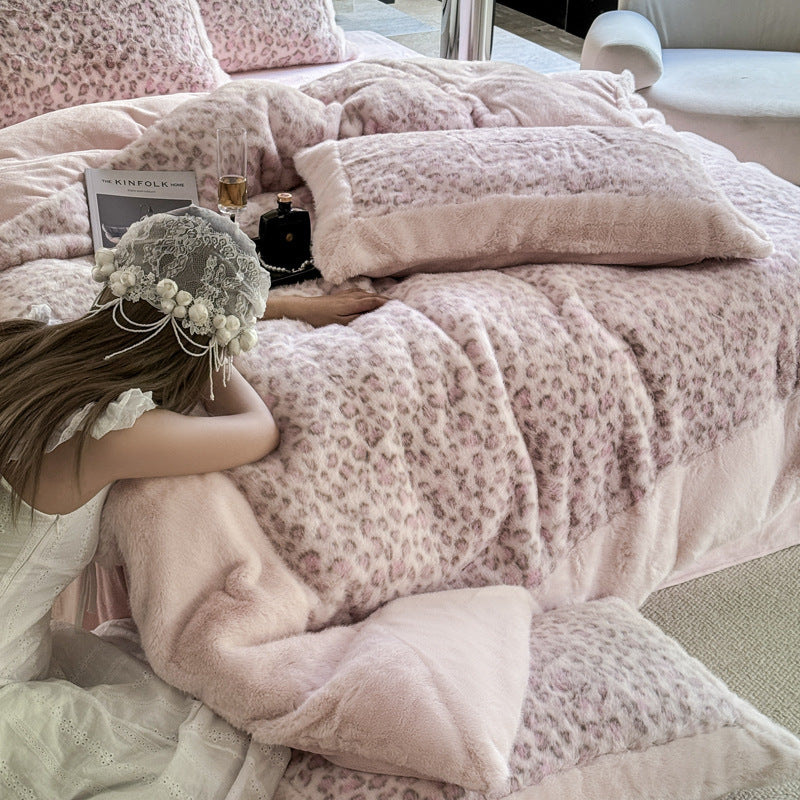 Plush bedding set with leopard faux fur and reversible function