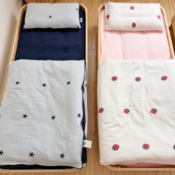 Children's bedding set with strawberry embroidery made of cotton muslin