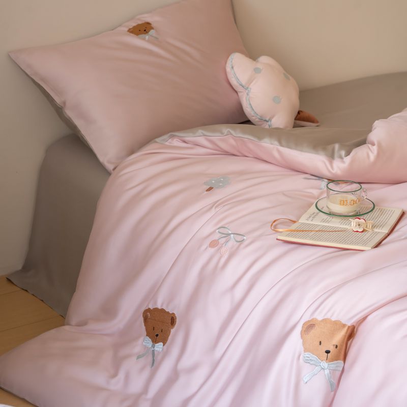 Cozy Cartoon-Themed Bedding Set