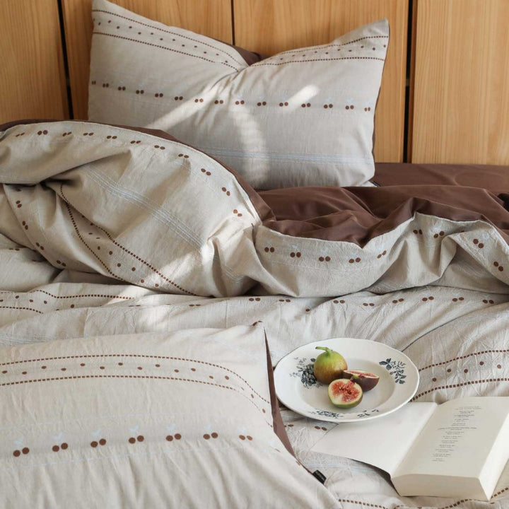 Reversible duvet cover set made of organic cotton in linen look with decorative eyelet embroidery