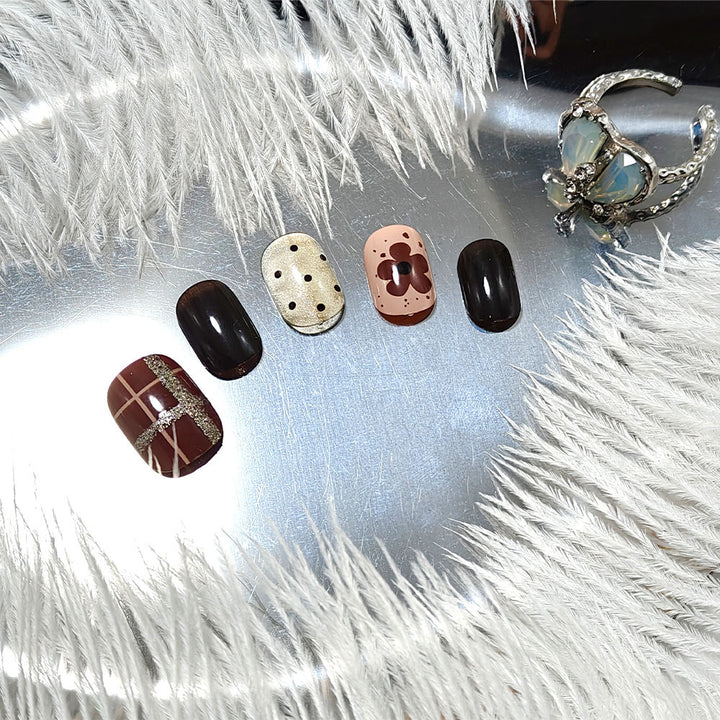 Art Nails in Creative Vintage Design Stornfield