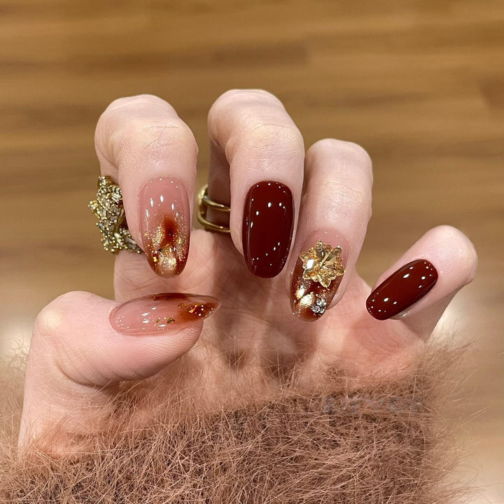Artificial nail tips with golden accents Stornfield