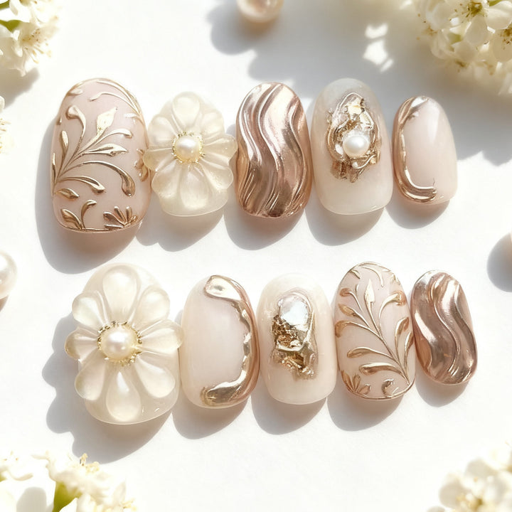 Elegant Press-On Nail Art Set with Gold Detailing Stornfield