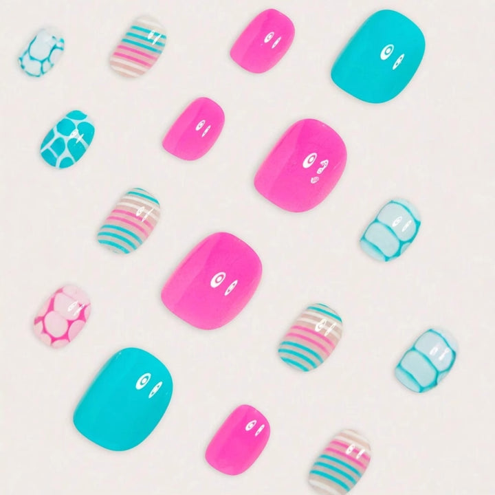 Nail set with playful patterns Stornfield