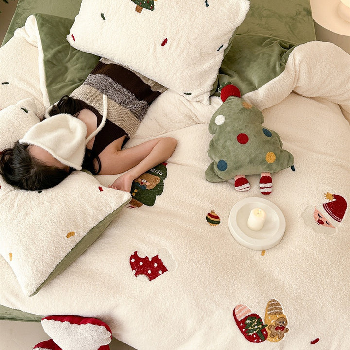 Festive Sherpa Duvet Cover Set with Embroidered Holiday Appliqués and Reversible Velvet-Feel Backing