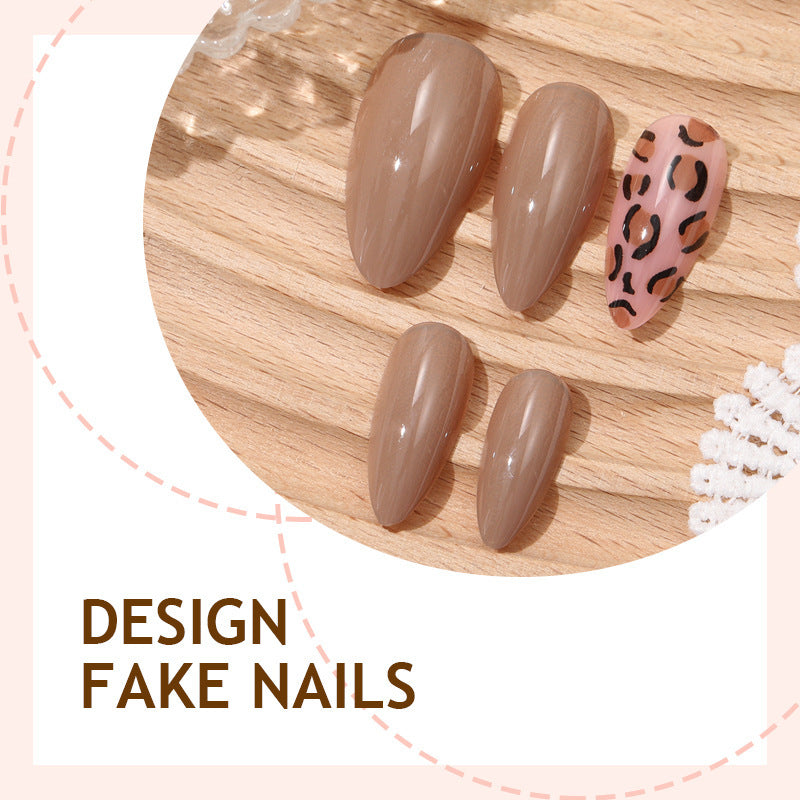Nail set with modern leopard design Stornfield